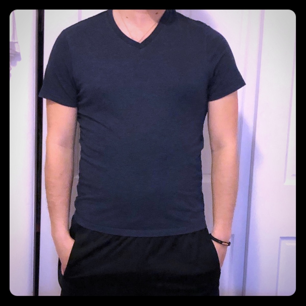 Old navy men’s navy v neck t shirt